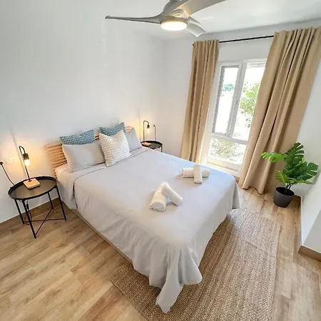 Bright & Cozy Acuario Beach&pool דירה *